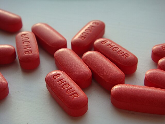 Tylenol pills closeup. Deborah Austin. Commons.wikimedia.org. February 16, 2009. Creative Commons Attribution 2.0.